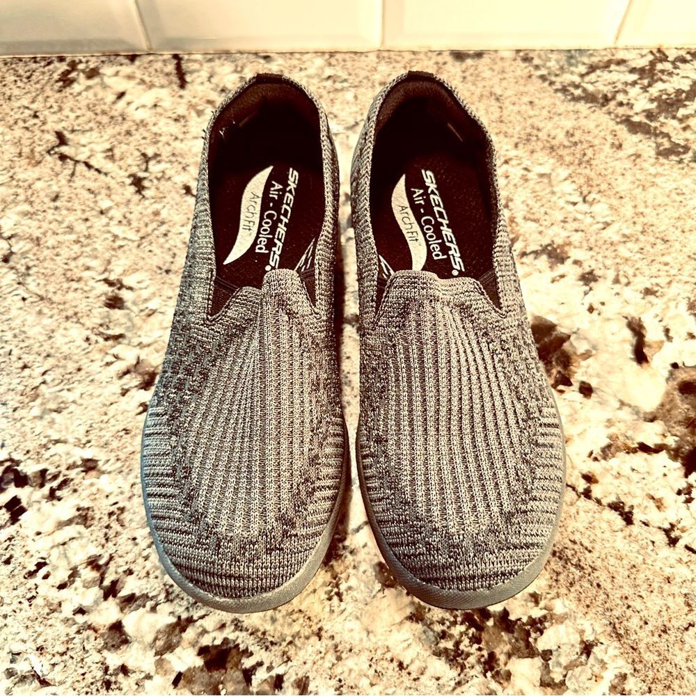 Air Cooled Arch Fit Slip On Sneakers Size 7